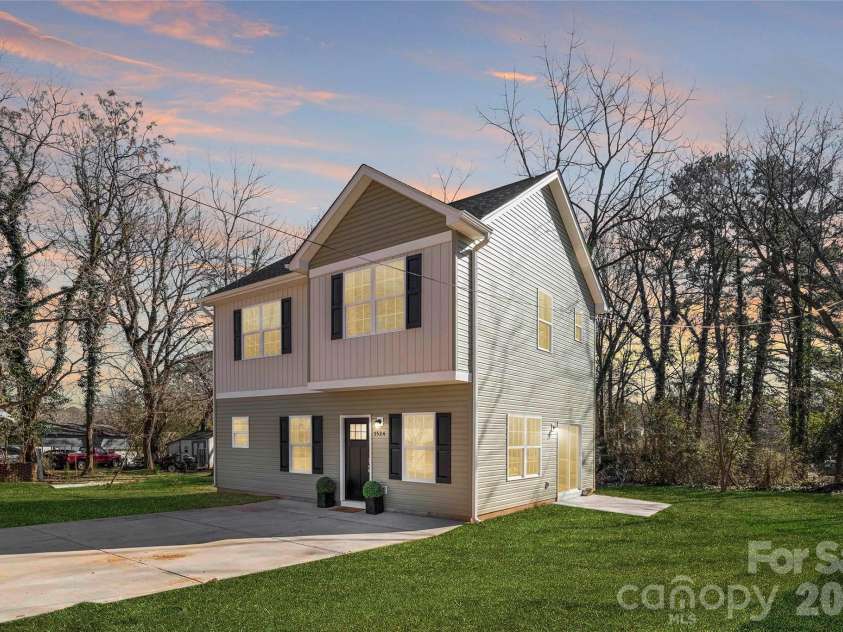 6717 Brushwood Drive, Charlotte, NC 28262.  MLS# CAR4351068, YatesRealty ID 6515. Representation
