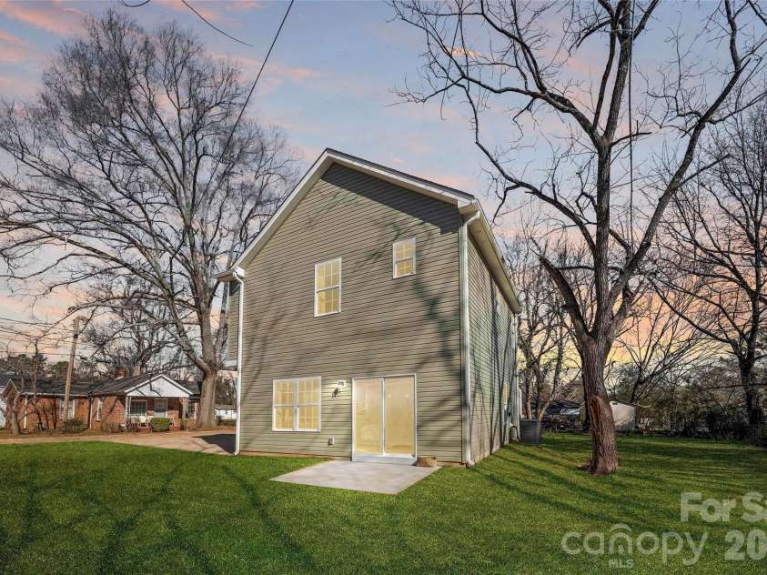 6717 Brushwood Drive, Charlotte, NC 28262.  MLS# CAR4351068, YatesRealty ID 6515. Representation