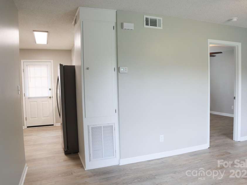 525 12th Street, Hickory, NC 28602.  MLS# CAR4329224, YatesRealty ID 6516. 