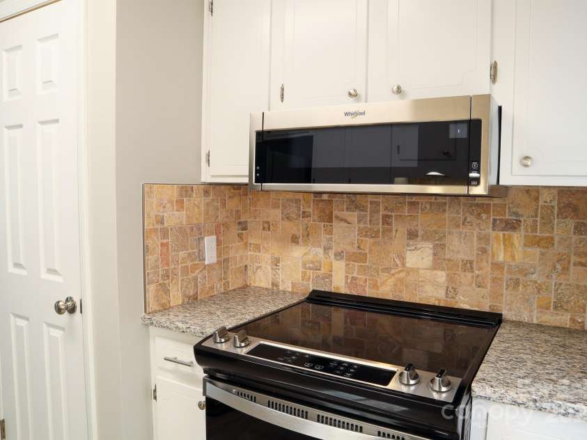 525 12th Street, Hickory, NC 28602.  MLS# CAR4329224, YatesRealty ID 6516. 