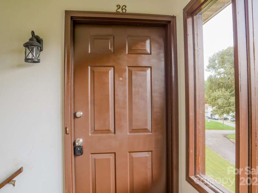 525 12th Street, Hickory, NC 28602.  MLS# CAR4329224, YatesRealty ID 6516. Front Door