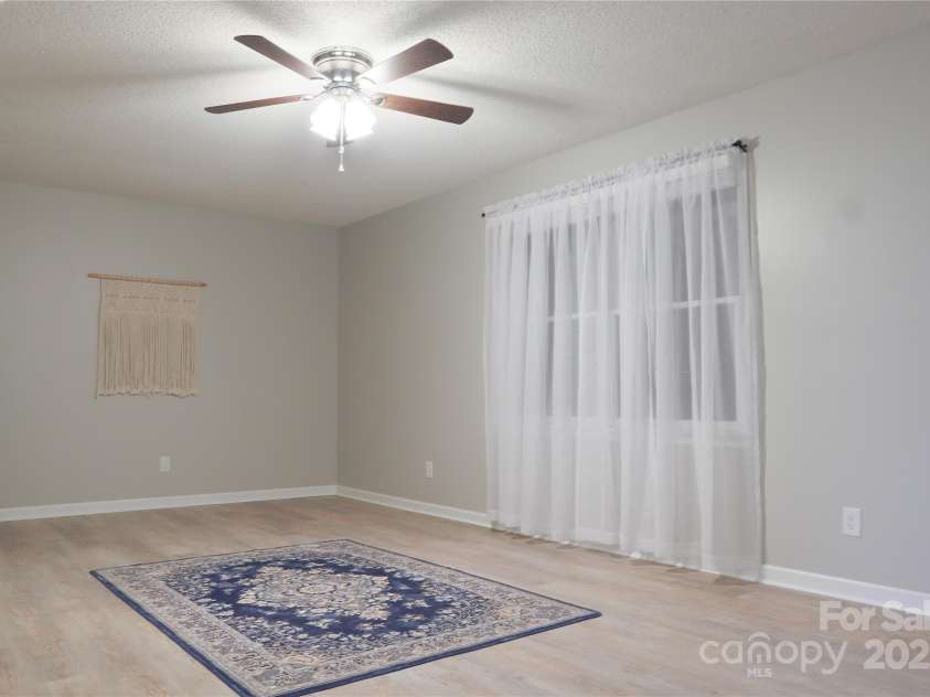 525 12th Street, Hickory, NC 28602.  MLS# CAR4329224, YatesRealty ID 6516. Living Room