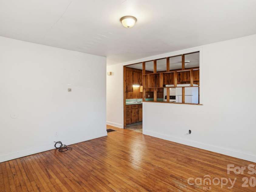 4325 Knollcrest Drive, Charlotte, NC 28208.  MLS# CAR4358642, YatesRealty ID 6517. 
