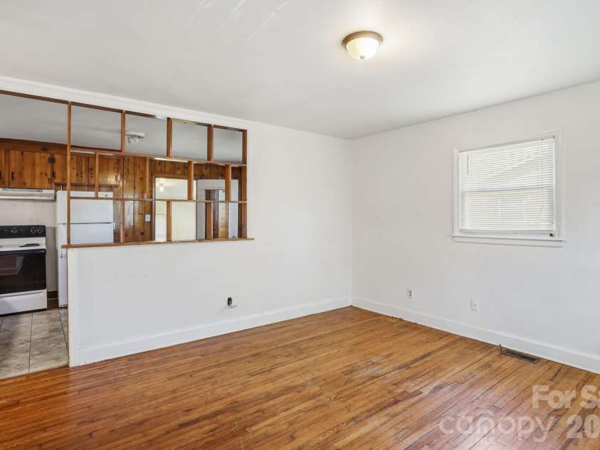 4325 Knollcrest Drive, Charlotte, NC 28208.  MLS# CAR4358642, YatesRealty ID 6517. 