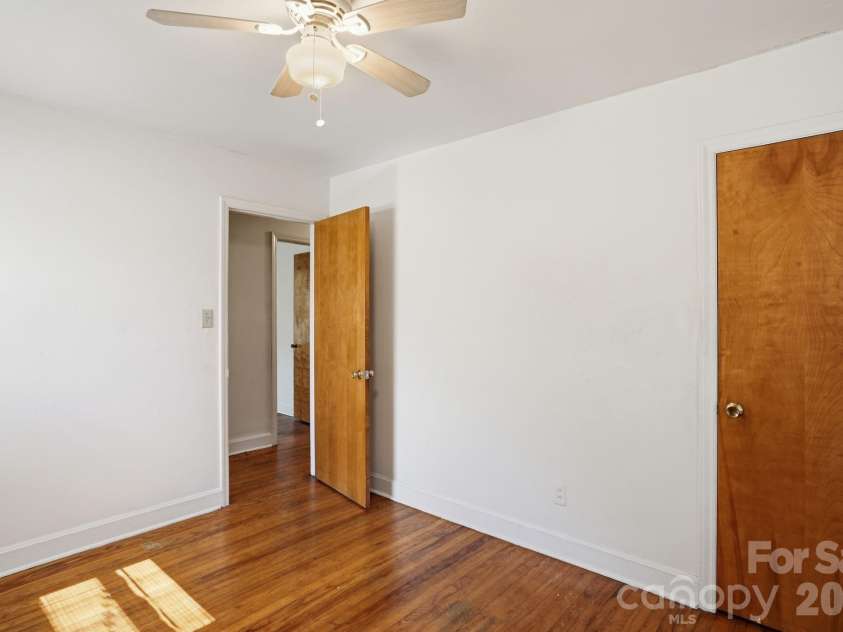 4325 Knollcrest Drive, Charlotte, NC 28208.  MLS# CAR4358642, YatesRealty ID 6517. 