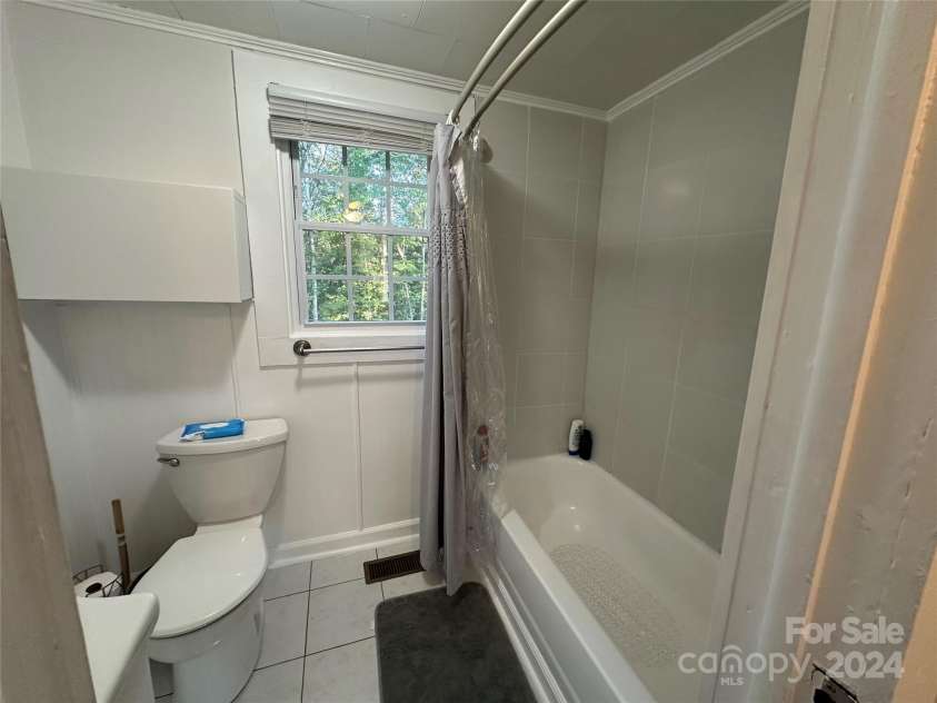 2346 Timberland Hills Drive, Newton, NC 28658.  MLS# CAR4189853, YatesRealty ID 6518. 