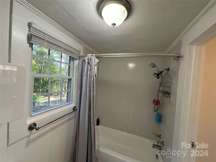 2346 Timberland Hills Drive, Newton, NC 28658.  MLS# CAR4189853, YatesRealty ID 6518. 
