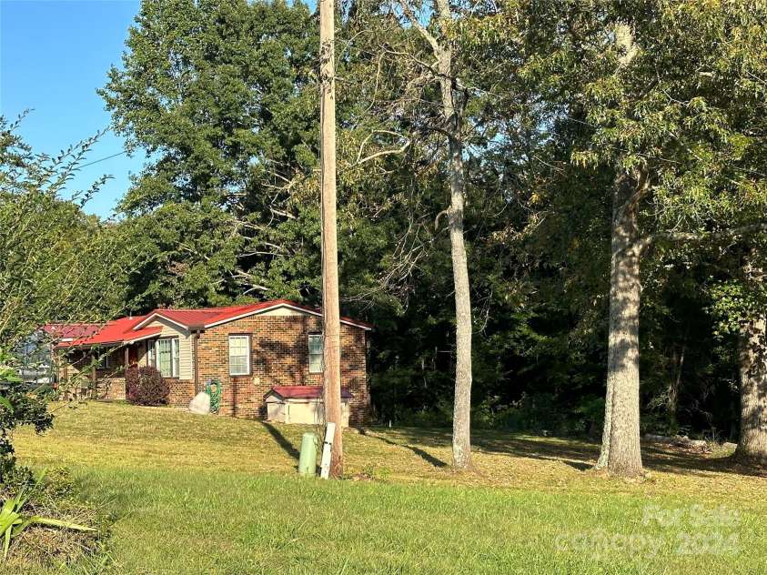2346 Timberland Hills Drive, Newton, NC 28658.  MLS# CAR4189853, YatesRealty ID 6518. 