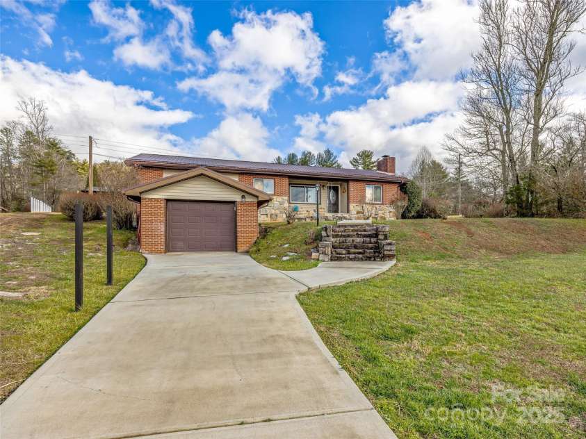 372 Hamilton Road, Penrose, NC 28766.  MLS# CAR4208637, YatesRealty ID 652. 