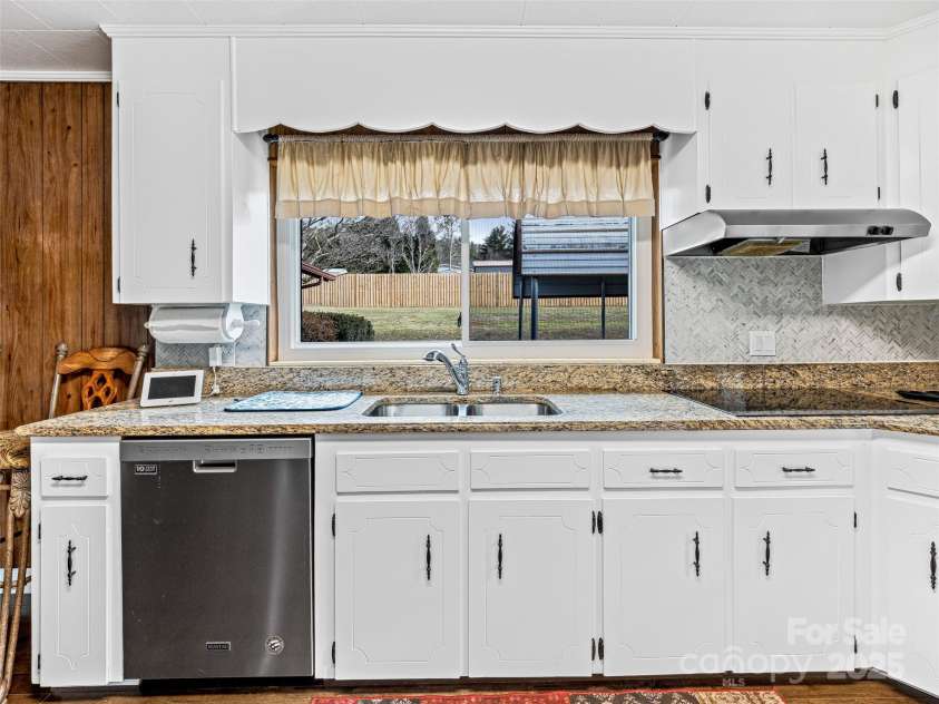 372 Hamilton Road, Penrose, NC 28766.  MLS# CAR4208637, YatesRealty ID 652. 