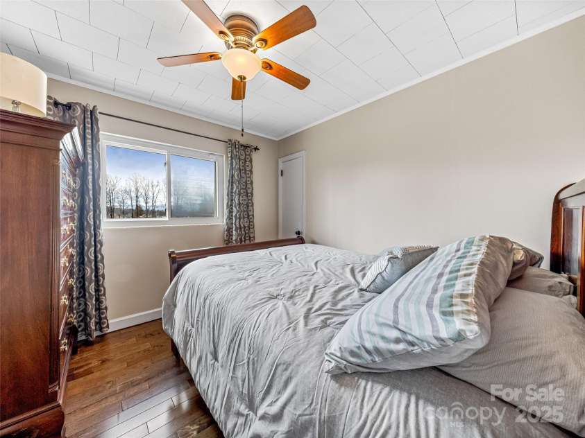 372 Hamilton Road, Penrose, NC 28766.  MLS# CAR4208637, YatesRealty ID 652. 