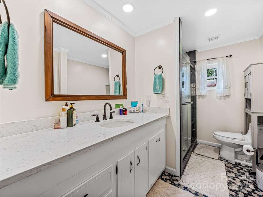 372 Hamilton Road, Penrose, NC 28766.  MLS# CAR4208637, YatesRealty ID 652. 