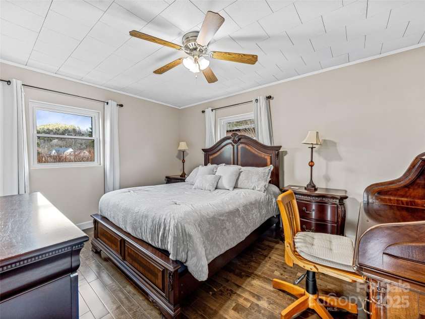 372 Hamilton Road, Penrose, NC 28766.  MLS# CAR4208637, YatesRealty ID 652. 