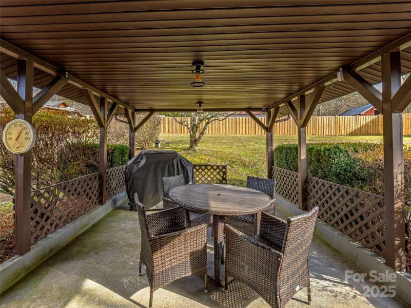 372 Hamilton Road, Penrose, NC 28766.  MLS# CAR4208637, YatesRealty ID 652. 