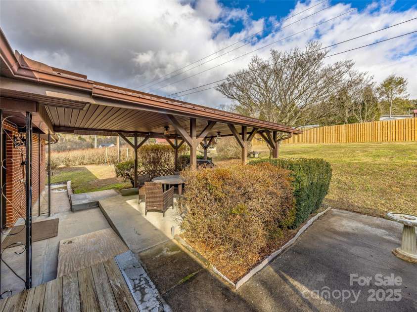 372 Hamilton Road, Penrose, NC 28766.  MLS# CAR4208637, YatesRealty ID 652. 