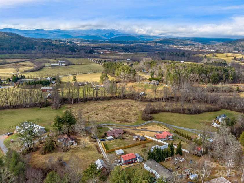 372 Hamilton Road, Penrose, NC 28766.  MLS# CAR4208637, YatesRealty ID 652. 