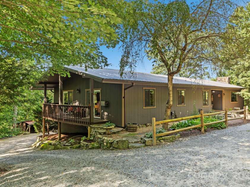 658 Johnson Road, Brevard, NC 28712.  MLS# CAR4300237, YatesRealty ID 652. 