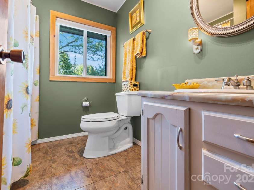 658 Johnson Road, Brevard, NC 28712.  MLS# CAR4300237, YatesRealty ID 652. Nicely equipped guest bath