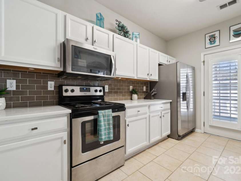 7122 Abbotts Glen Drive, Charlotte, NC 28212.  MLS# CAR4206814, YatesRealty ID 6520. 