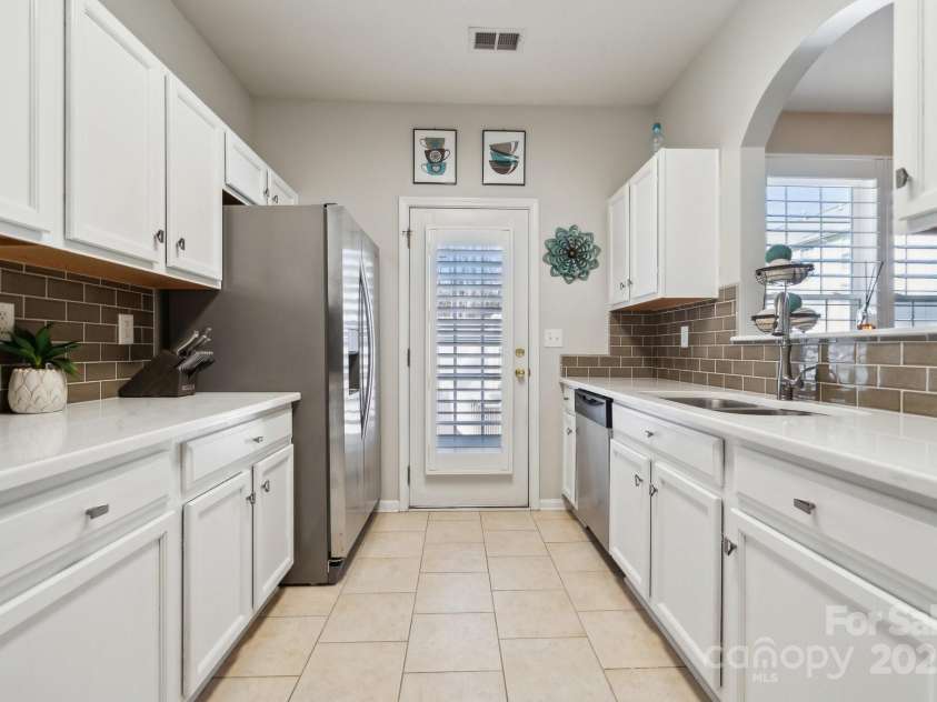 7122 Abbotts Glen Drive, Charlotte, NC 28212.  MLS# CAR4206814, YatesRealty ID 6520. 