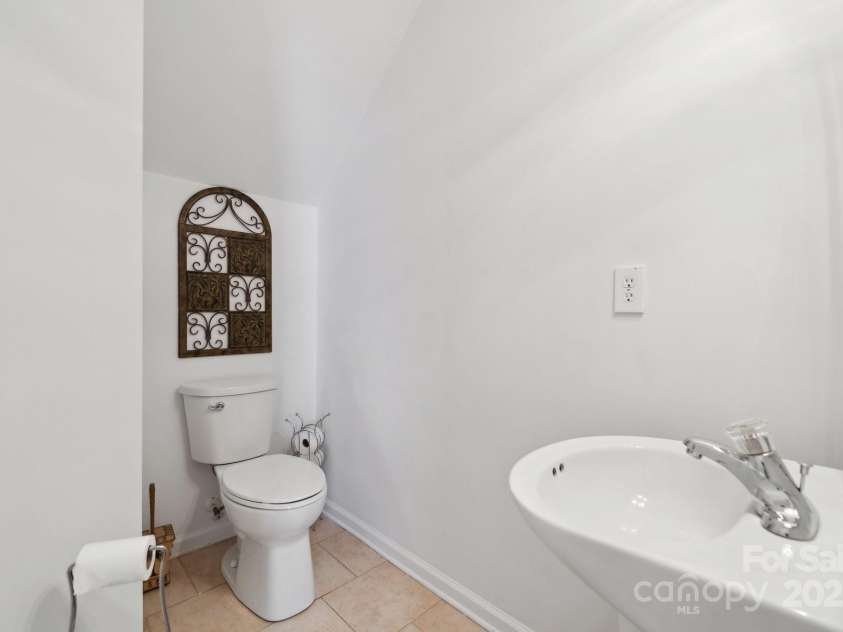 7122 Abbotts Glen Drive, Charlotte, NC 28212.  MLS# CAR4206814, YatesRealty ID 6520. 