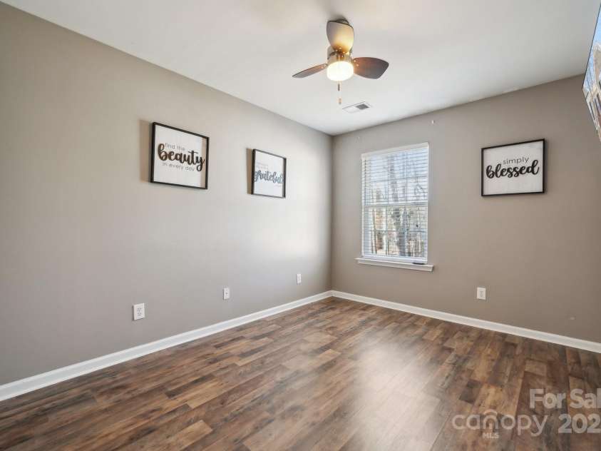 7122 Abbotts Glen Drive, Charlotte, NC 28212.  MLS# CAR4206814, YatesRealty ID 6520. 