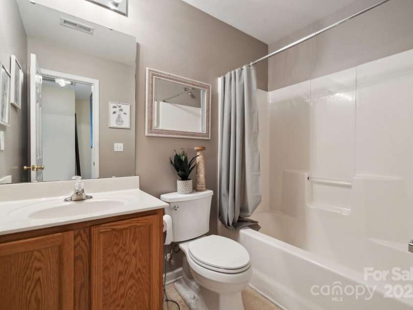 7122 Abbotts Glen Drive, Charlotte, NC 28212.  MLS# CAR4206814, YatesRealty ID 6520. 