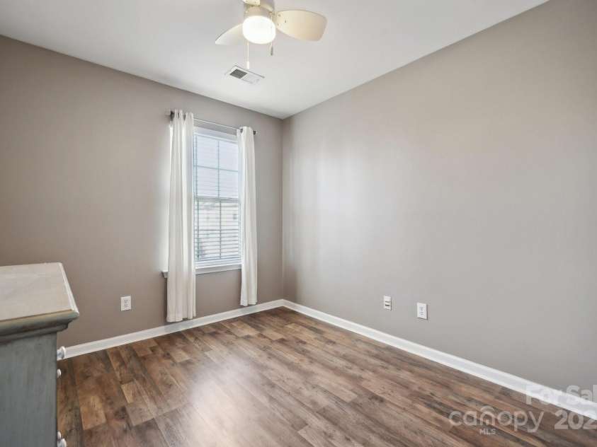 7122 Abbotts Glen Drive, Charlotte, NC 28212.  MLS# CAR4206814, YatesRealty ID 6520. 