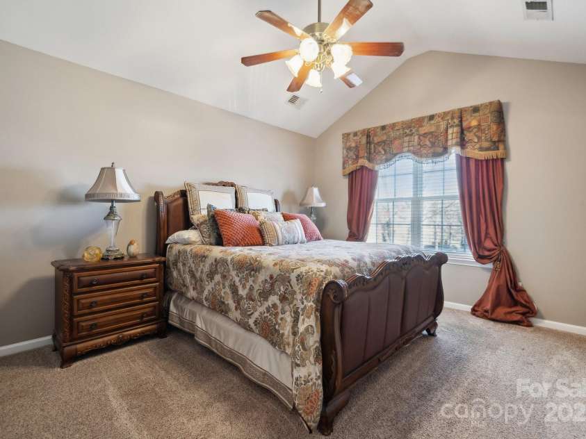 7122 Abbotts Glen Drive, Charlotte, NC 28212.  MLS# CAR4206814, YatesRealty ID 6520. 