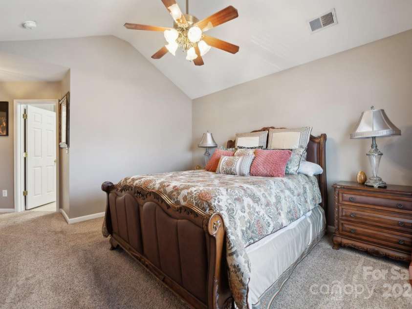 7122 Abbotts Glen Drive, Charlotte, NC 28212.  MLS# CAR4206814, YatesRealty ID 6520. 