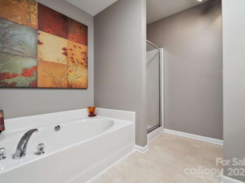 7122 Abbotts Glen Drive, Charlotte, NC 28212.  MLS# CAR4206814, YatesRealty ID 6520. 