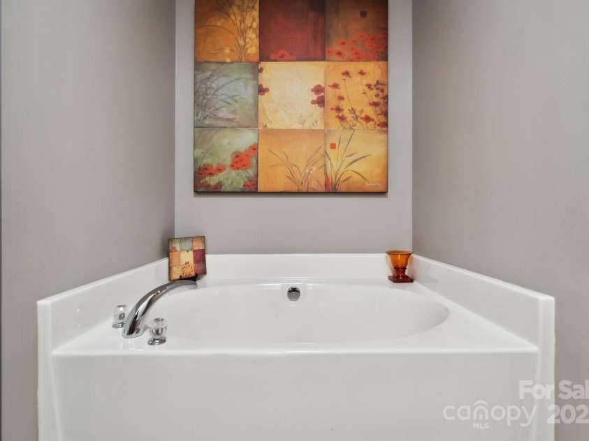 7122 Abbotts Glen Drive, Charlotte, NC 28212.  MLS# CAR4206814, YatesRealty ID 6520. 