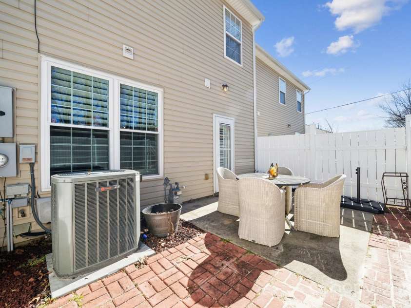 7122 Abbotts Glen Drive, Charlotte, NC 28212.  MLS# CAR4206814, YatesRealty ID 6520. 