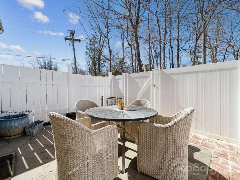 7122 Abbotts Glen Drive, Charlotte, NC 28212.  MLS# CAR4206814, YatesRealty ID 6520. 