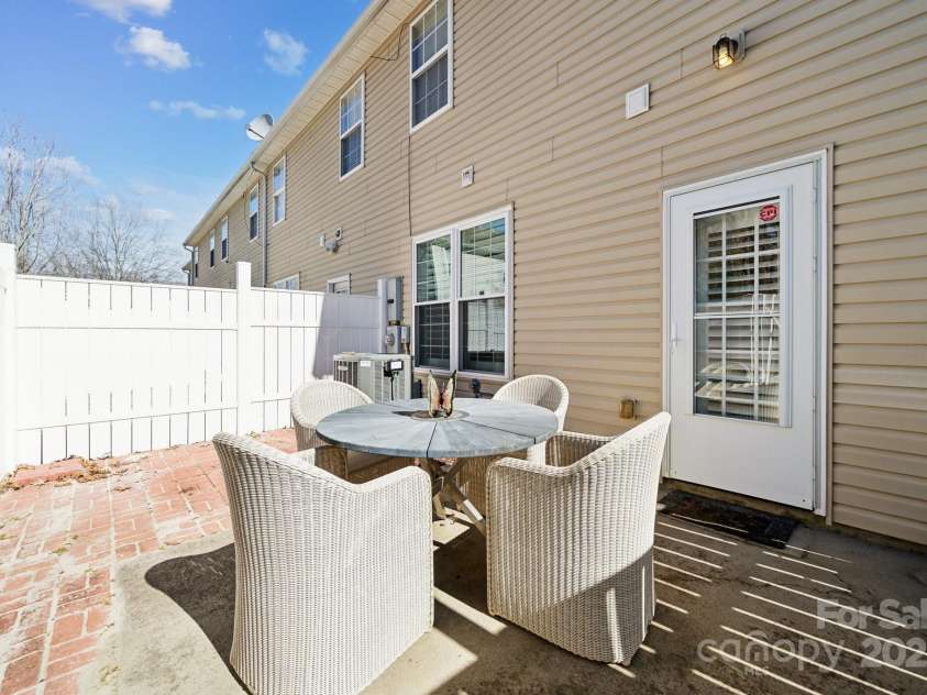 7122 Abbotts Glen Drive, Charlotte, NC 28212.  MLS# CAR4206814, YatesRealty ID 6520. 