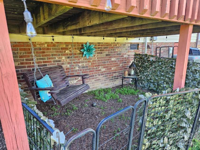 112 Goforth Drive, Thomasville, NC 27360.  MLS# CAR4217468, YatesRealty ID 6522. 