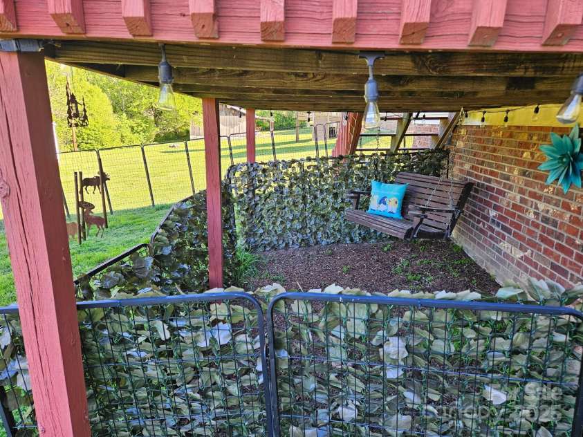 112 Goforth Drive, Thomasville, NC 27360.  MLS# CAR4217468, YatesRealty ID 6522. 