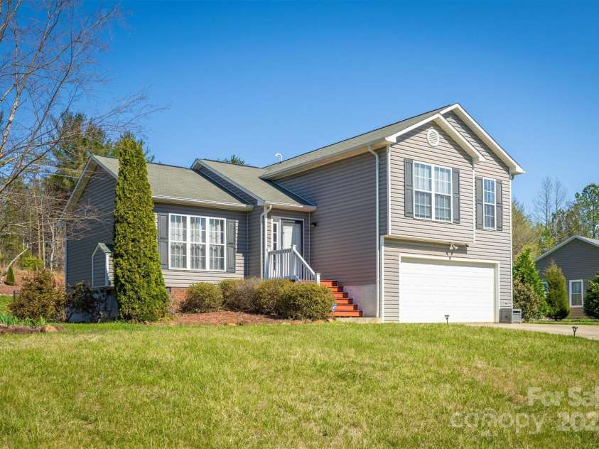 106 River Glen Drive, Morganton, NC 28655.  MLS# CAR4240798, YatesRealty ID 6525. 