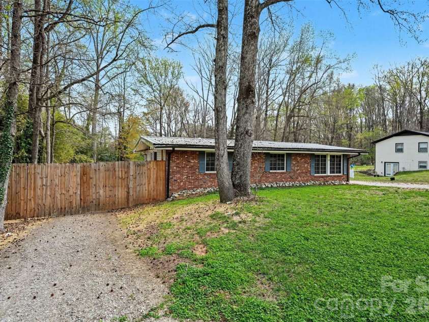 518 Annex Avenue, Kannapolis, NC 28083.  MLS# CAR4361830, YatesRealty ID 6525. 