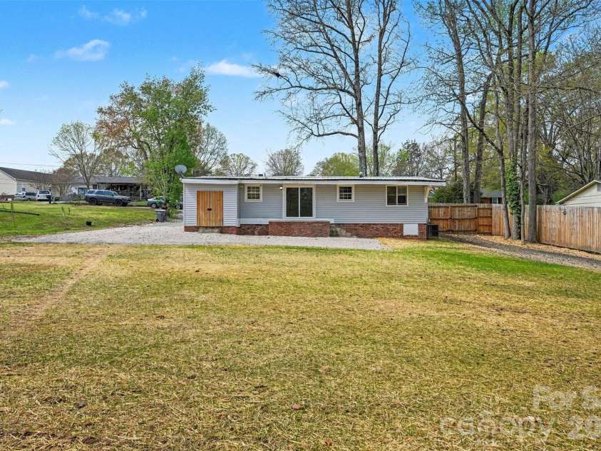 518 Annex Avenue, Kannapolis, NC 28083.  MLS# CAR4361830, YatesRealty ID 6525. 