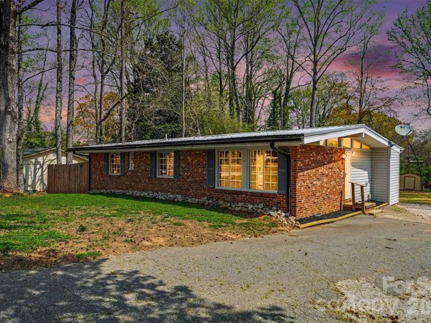 518 Annex Avenue, Kannapolis, NC 28083.  MLS# CAR4361830, YatesRealty ID 6525. 