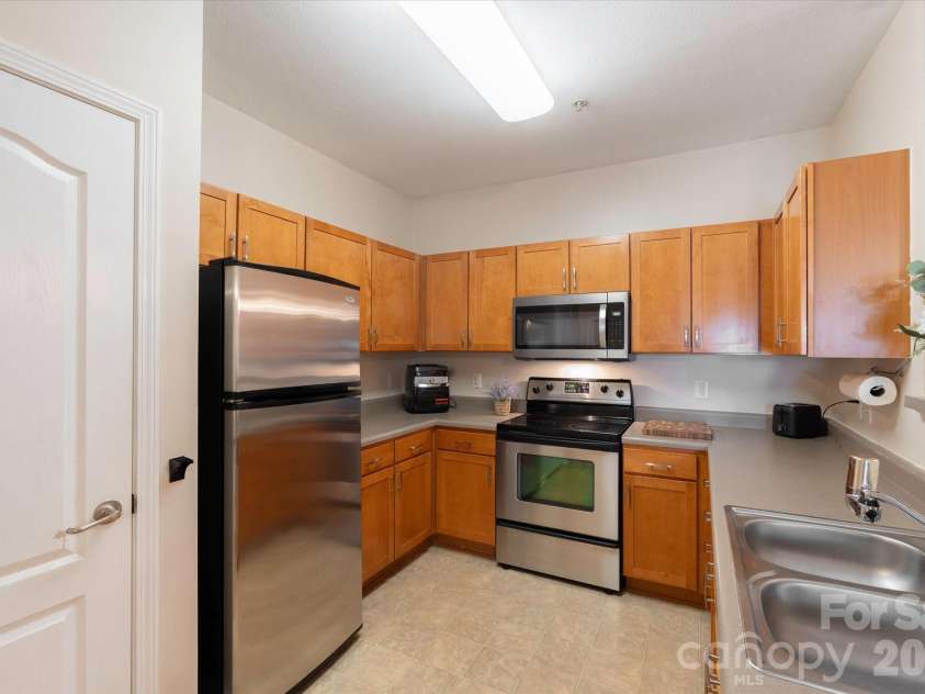 233 Appeldoorn Circle, Asheville, NC 28803.  MLS# CAR4359860, YatesRealty ID 6527. 