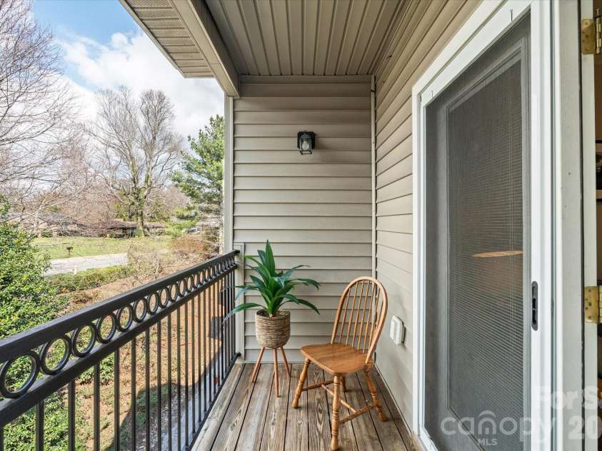 233 Appeldoorn Circle, Asheville, NC 28803.  MLS# CAR4359860, YatesRealty ID 6527. 
