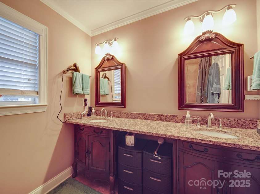 2729 Duncan Avenue, Charlotte, NC 28205.  MLS# CAR4224042, YatesRealty ID 6528. 