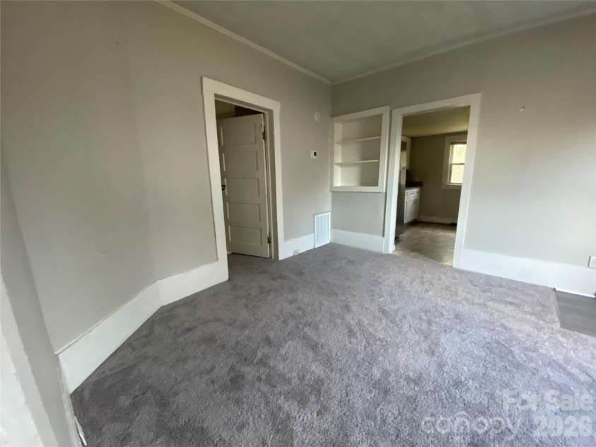 303 Rogers Lake Road, Kannapolis, NC 28081.  MLS# CAR4360903, YatesRealty ID 6528. 