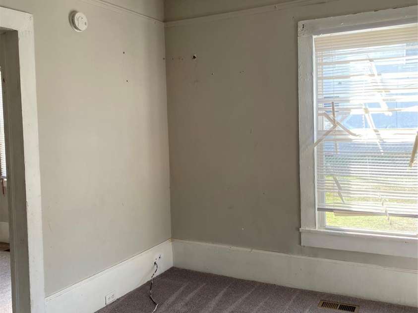 303 Rogers Lake Road, Kannapolis, NC 28081.  MLS# CAR4360903, YatesRealty ID 6528. 