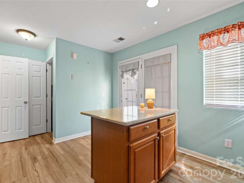 3086 Caldwell Ridge Parkway, Charlotte, NC 28213.  MLS# CAR4361484, YatesRealty ID 6529. 