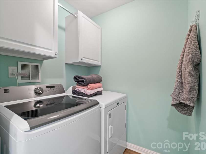 3086 Caldwell Ridge Parkway, Charlotte, NC 28213.  MLS# CAR4361484, YatesRealty ID 6529. 