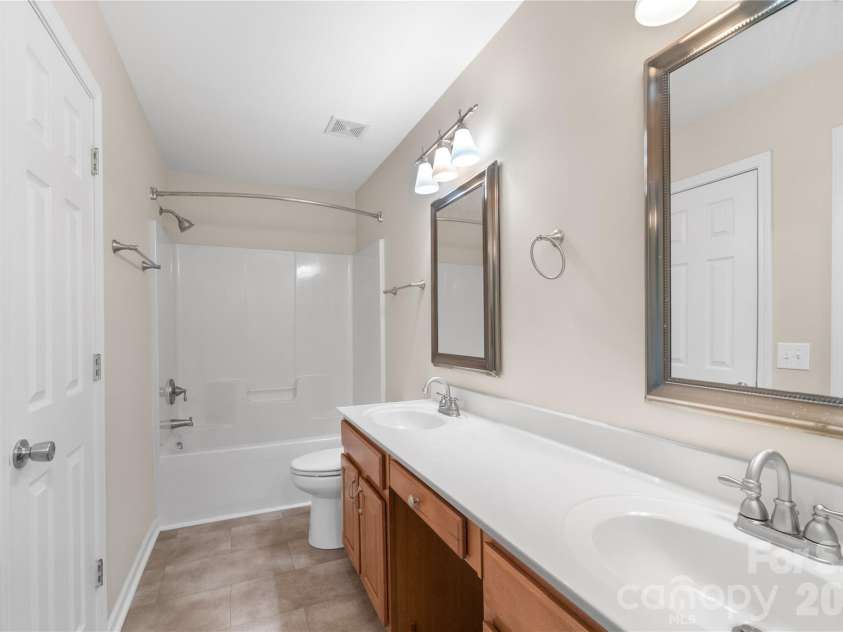 3086 Caldwell Ridge Parkway, Charlotte, NC 28213.  MLS# CAR4361484, YatesRealty ID 6529. 