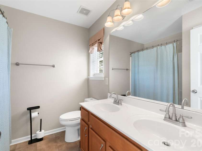 3086 Caldwell Ridge Parkway, Charlotte, NC 28213.  MLS# CAR4361484, YatesRealty ID 6529. 